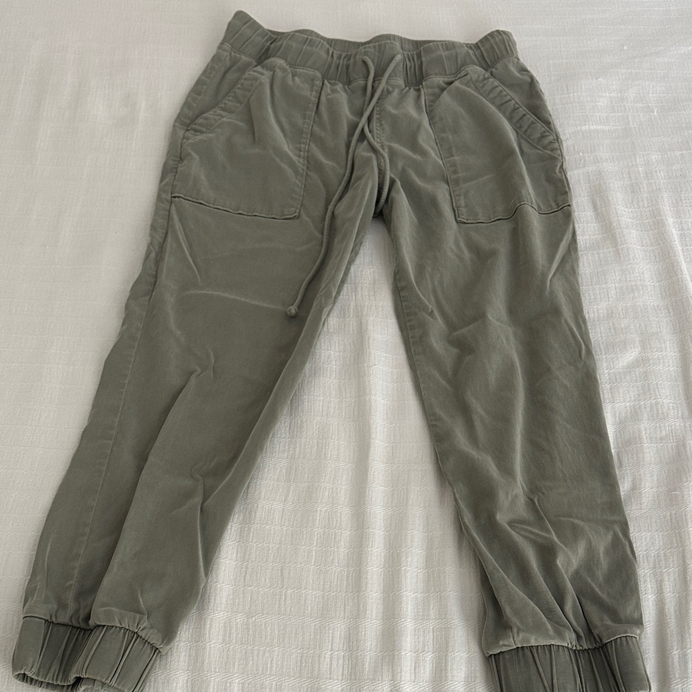 Bella Dahl Olive Jogger Pants